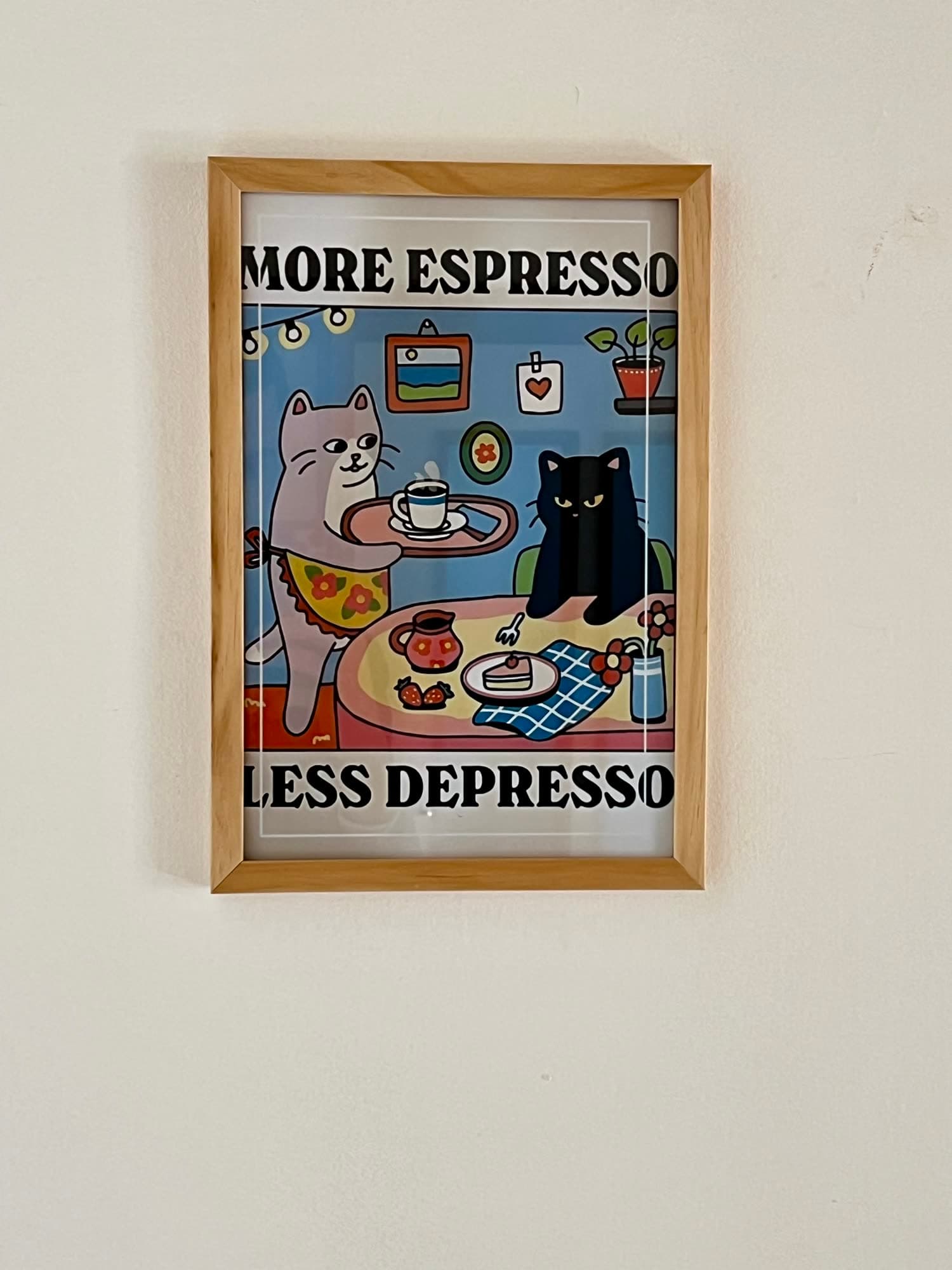 Gerahmtes Poster an der Wand der Wohnung